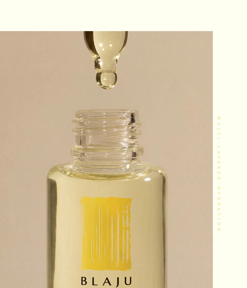 노란빛의 고밀도 제형을 담은 제품 용기와 스포이드 디테일을 강조한 상세 이미지입니다.