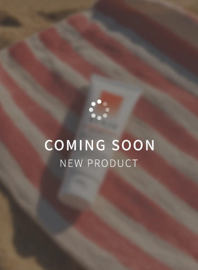 해변의 여유로움이 느껴지는 BLAJU 선스크린 출시 예정 비주얼로, 강렬한 태양 아래서도 피부를 편안하게 보호하는 일상을 제안합니다.